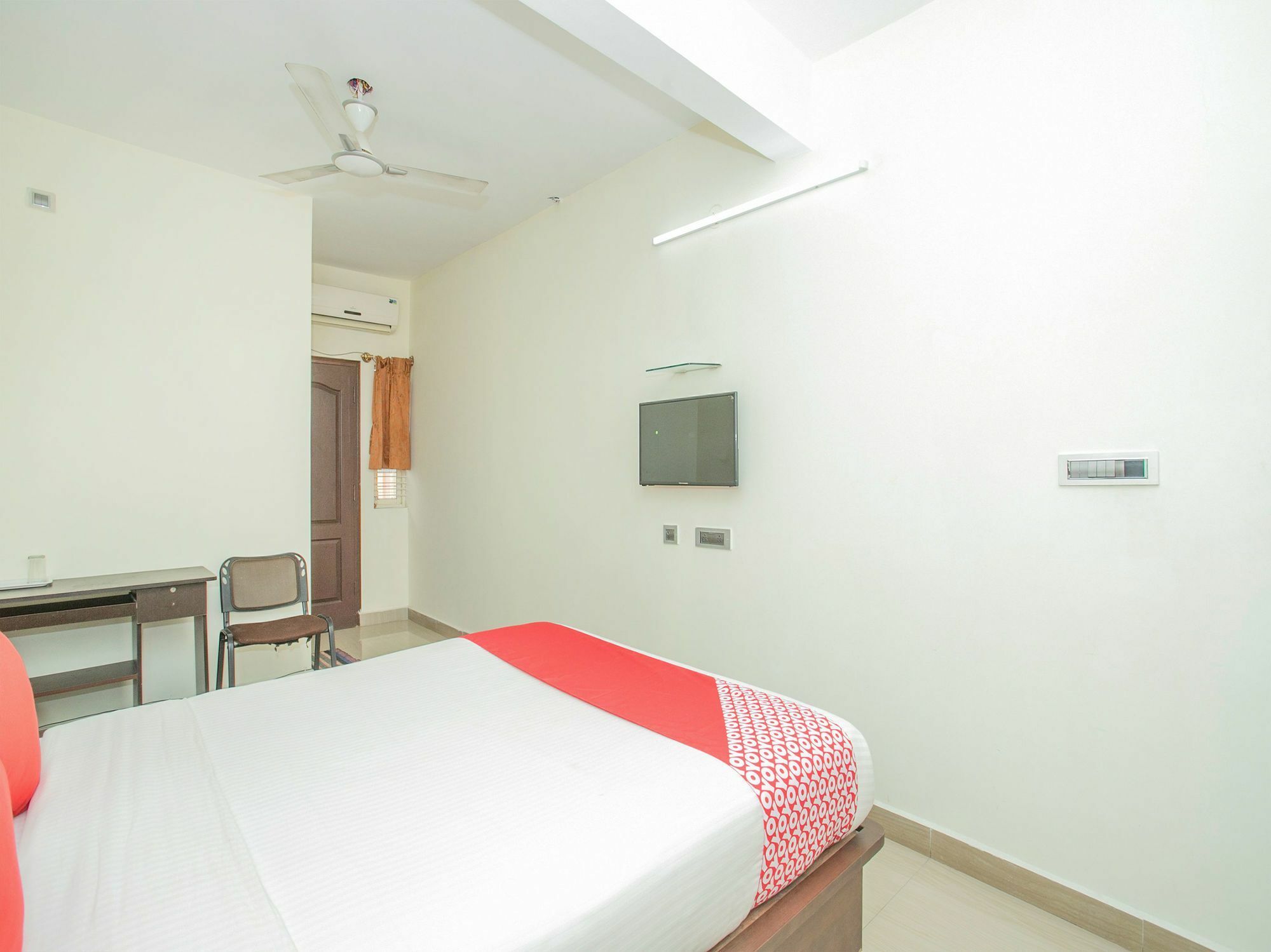 Oyo 13170 Victory Suites Bangalore Exteriör bild