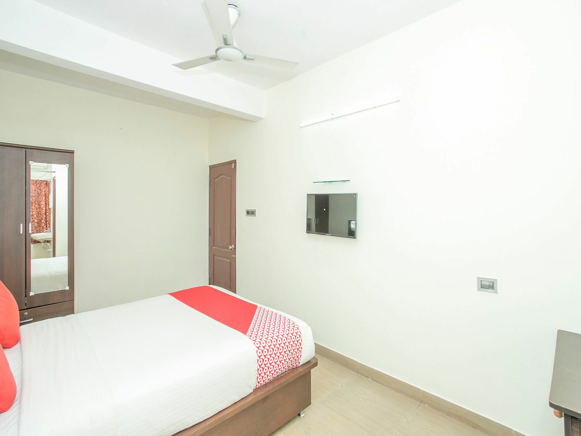 Oyo 13170 Victory Suites Bangalore Exteriör bild
